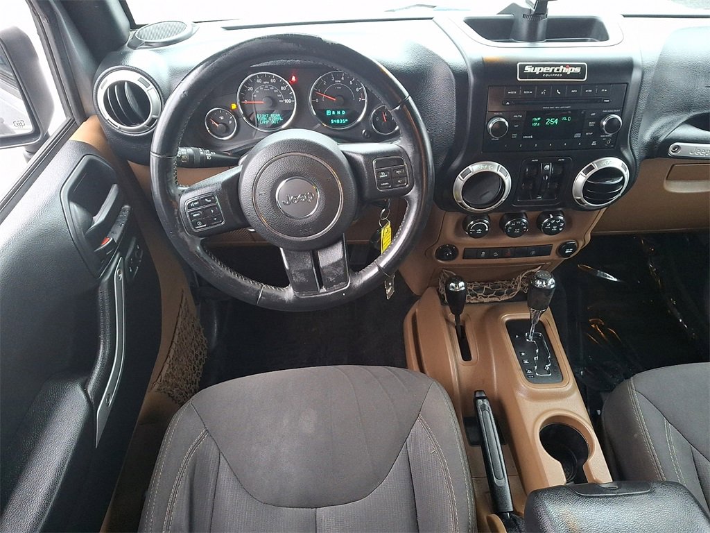 Used 2017 Jeep Wrangler Unlimited Sahara w/ Connectivity Group image 13