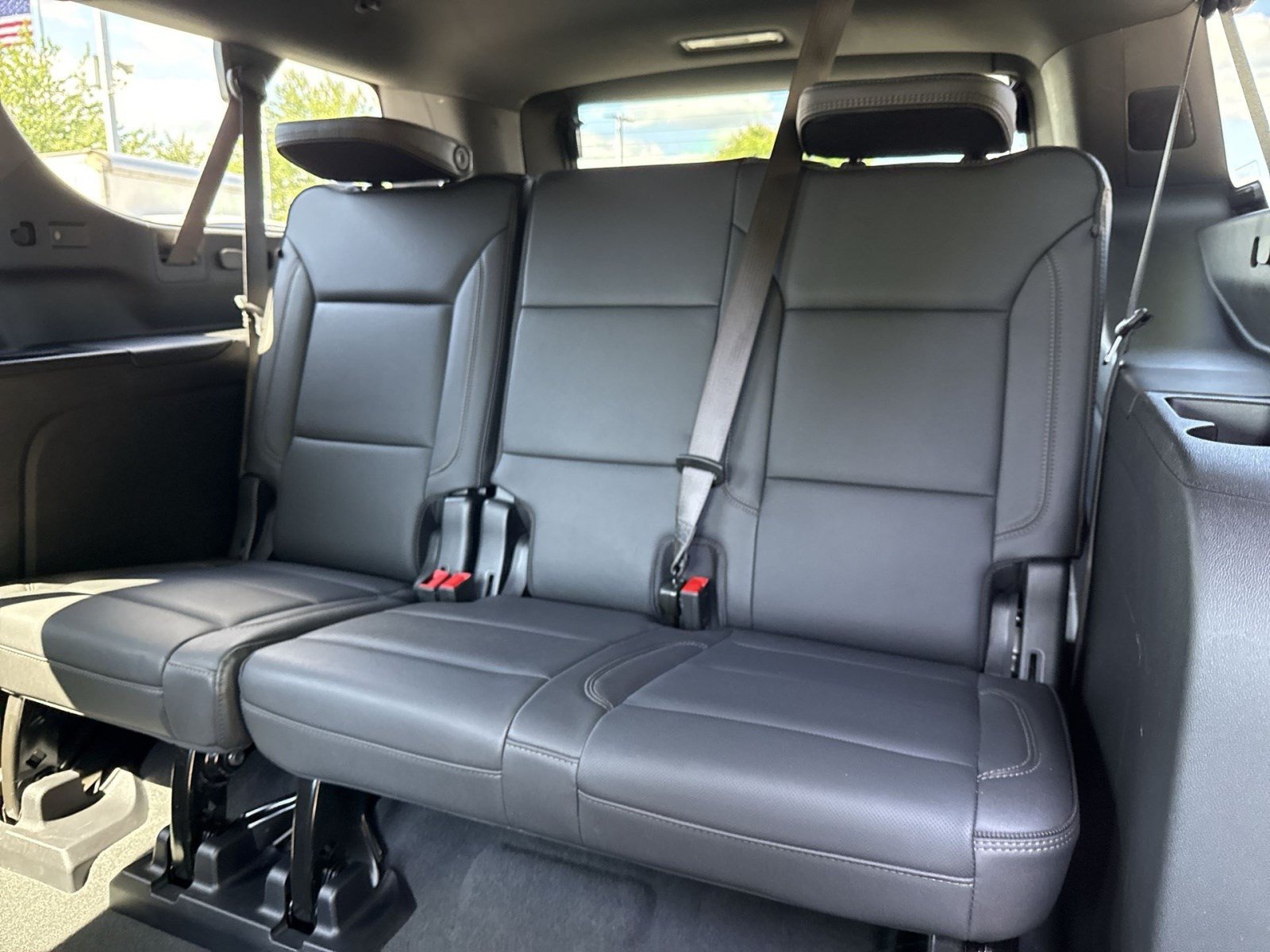 Used 2025 Chevrolet Suburban High Country AWD/4WD image 24