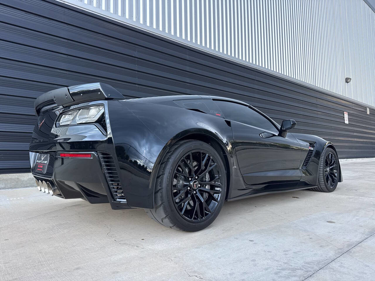 Used 2015 Chevrolet Corvette Z06 w/ 3LZ Preferred Equipment Group RWD image 34