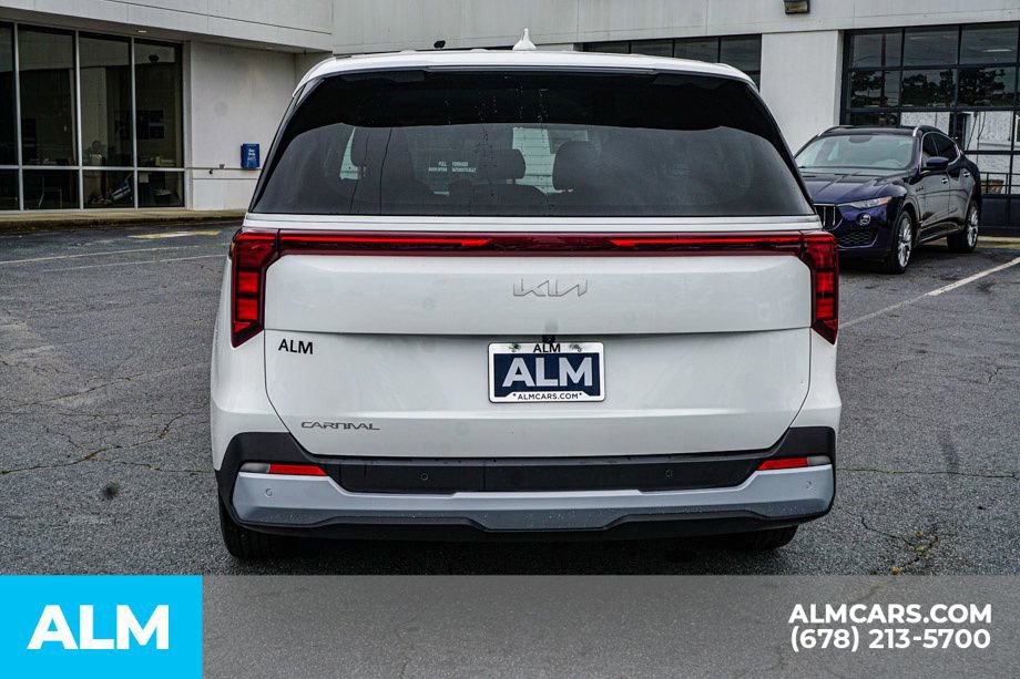 Used 2025 Kia Carnival FWD image 11