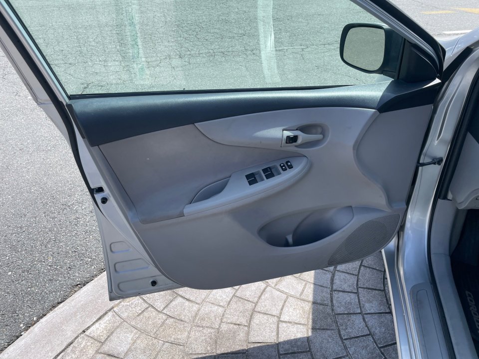 Used 2013 Toyota Corolla L image 34