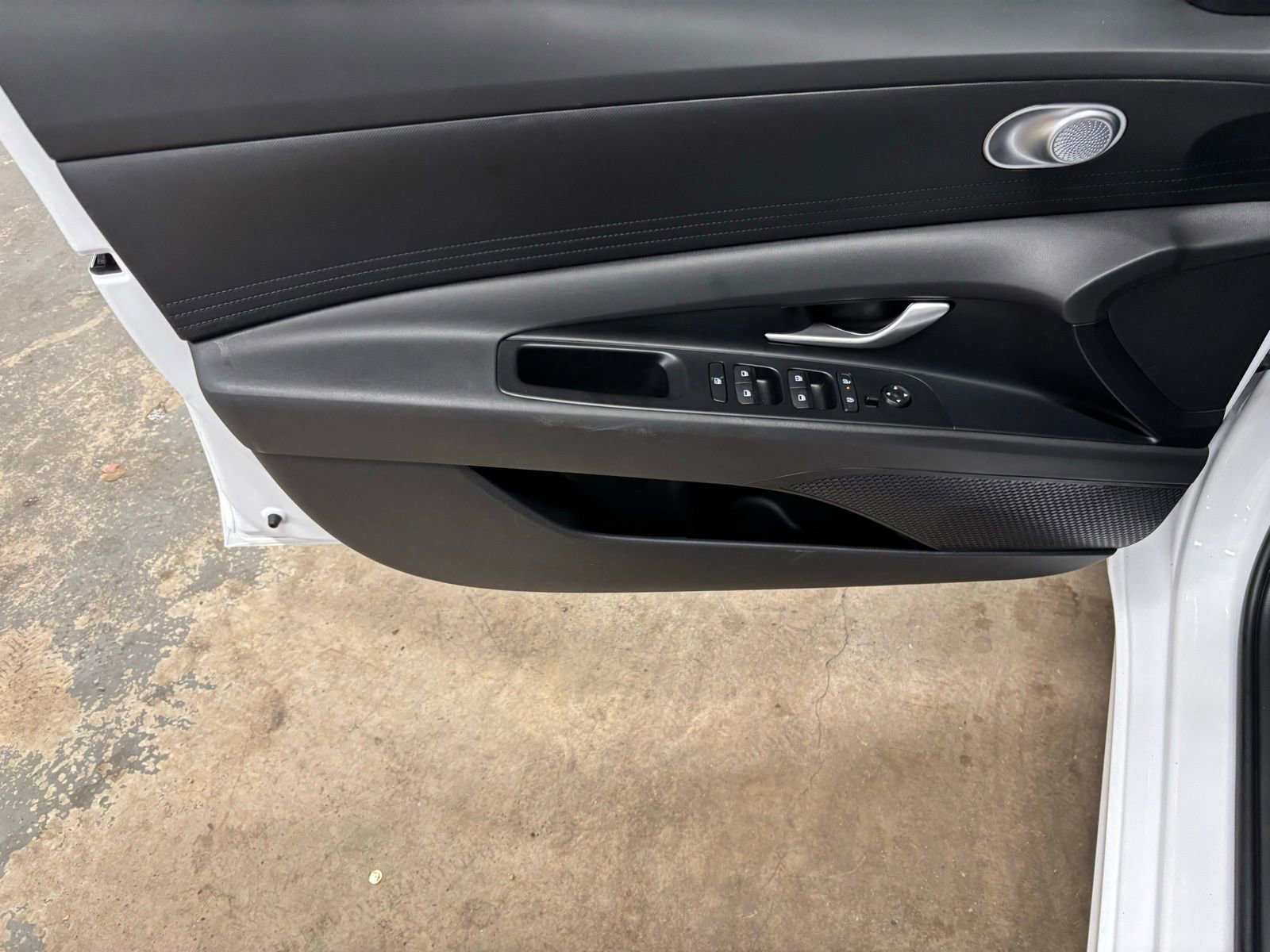 Used 2024 Hyundai Elantra SEL FWD image 18