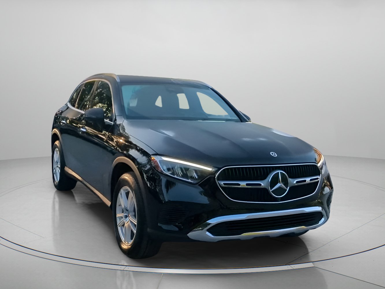 Used 2025 Mercedes-Benz GLC 300 image 4