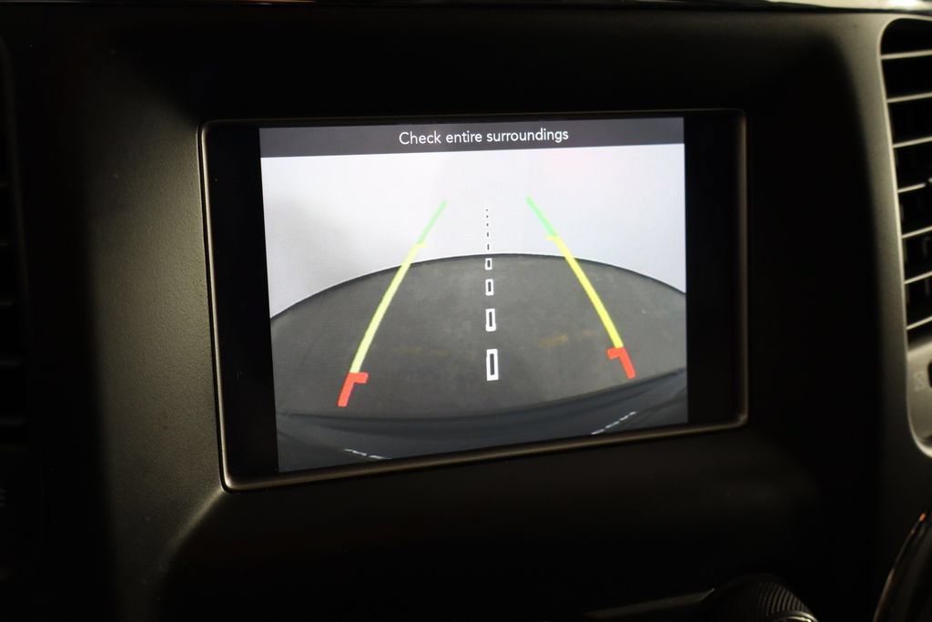 Used 2020 Jeep Grand Cherokee Laredo AWD/4WD image 37