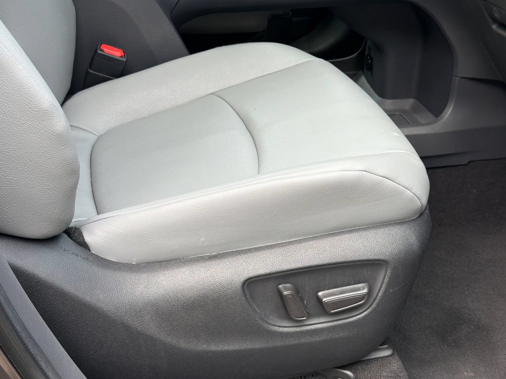 Used 2023 Toyota Sienna XLE AWD/4WD image 13