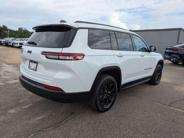 Used 2025 Jeep Grand Cherokee L Laredo RWD image 4