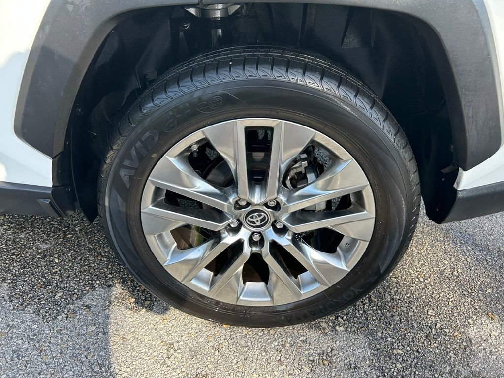 Used 2019 Toyota RAV4 XLE Premium image 9