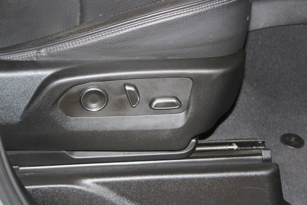 Used 2024 GMC Yukon XL Denali image 31