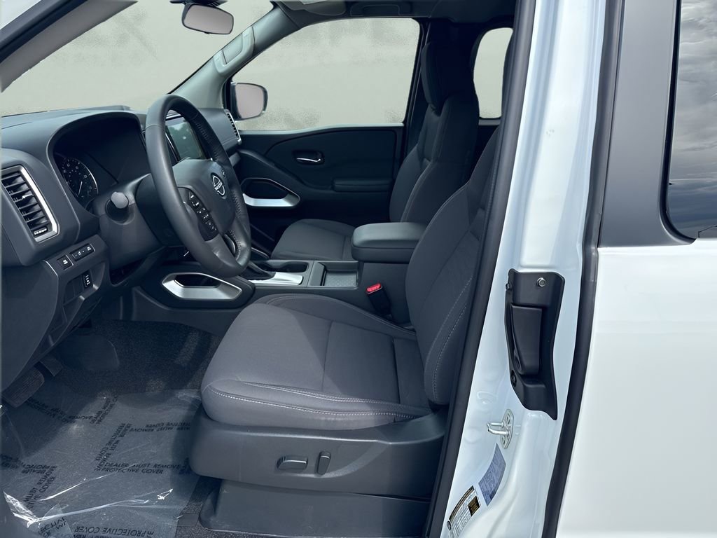 Used 2024 Nissan Frontier SV w/ SV Convenience Package RWD image 9