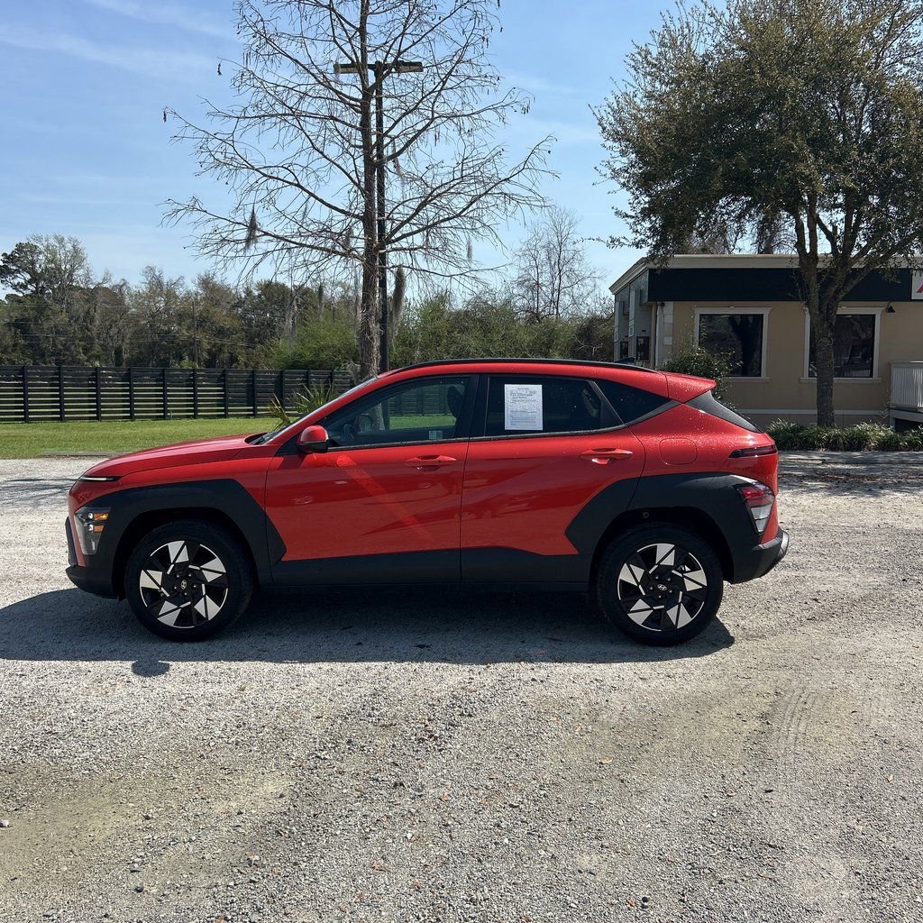 Used 2025 Hyundai Kona SEL image 2