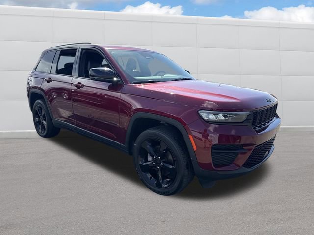 Used 2023 Jeep Grand Cherokee Altitude image 12