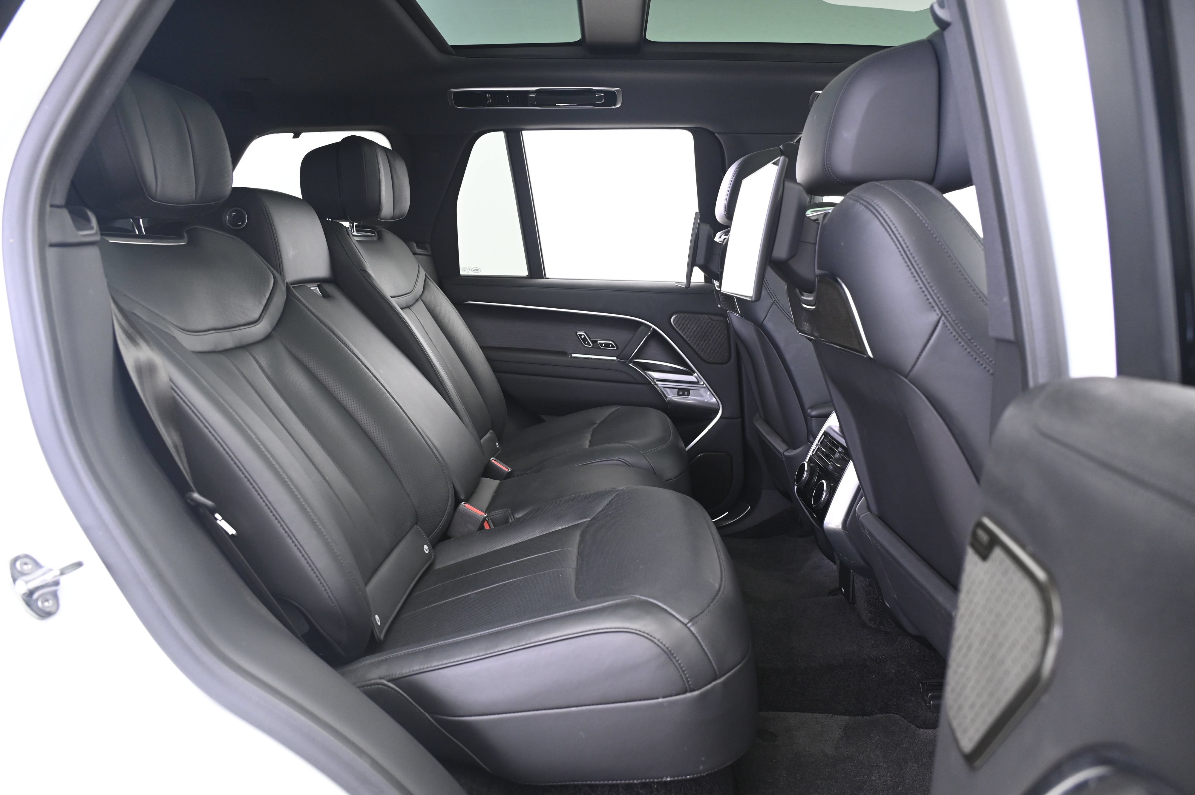 Used 2024 Land Rover Range Rover Autobiography AWD/4WD image 18