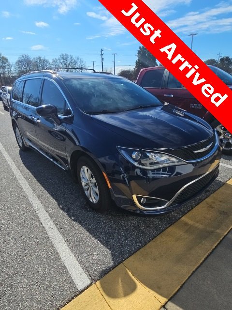 Used 2017 Chrysler Pacifica Touring-L image 1