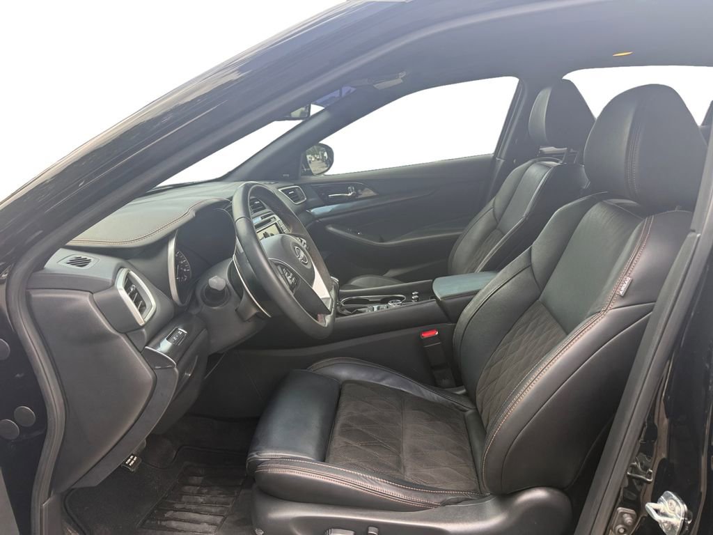 Used 2023 Nissan Maxima SR w/ Sport Mat Group FWD image 9