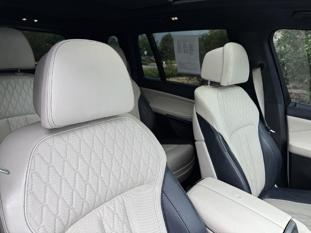 Used 2019 BMW X7 xDrive40i w/ Premium Package AWD/4WD image 43