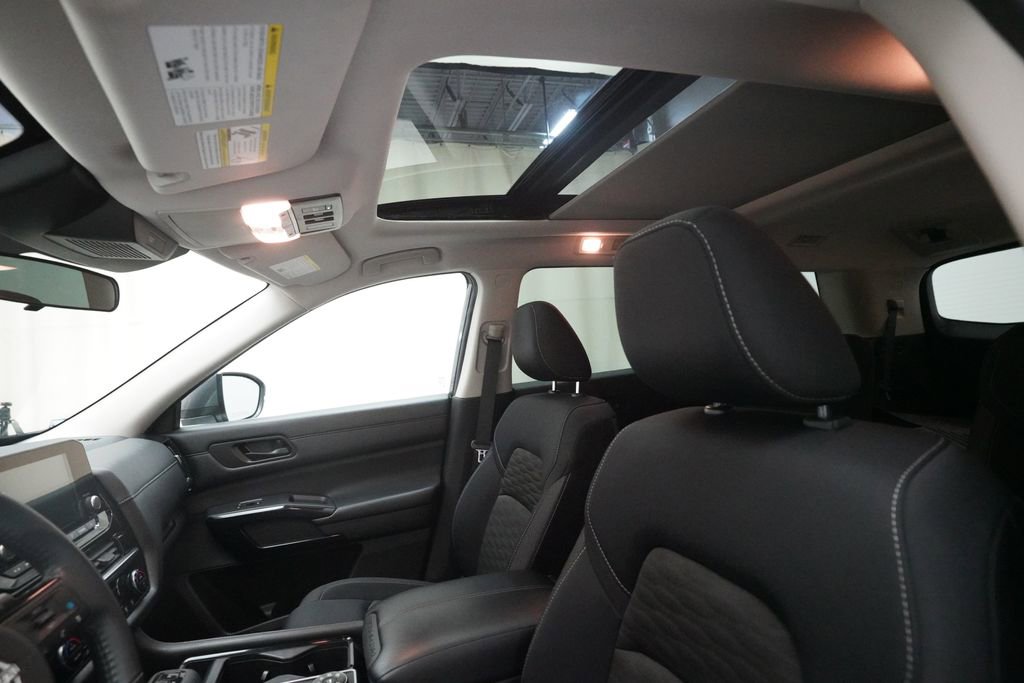 Certified 2023 Nissan Pathfinder SV w/ SV Premium Package AWD/4WD image 32