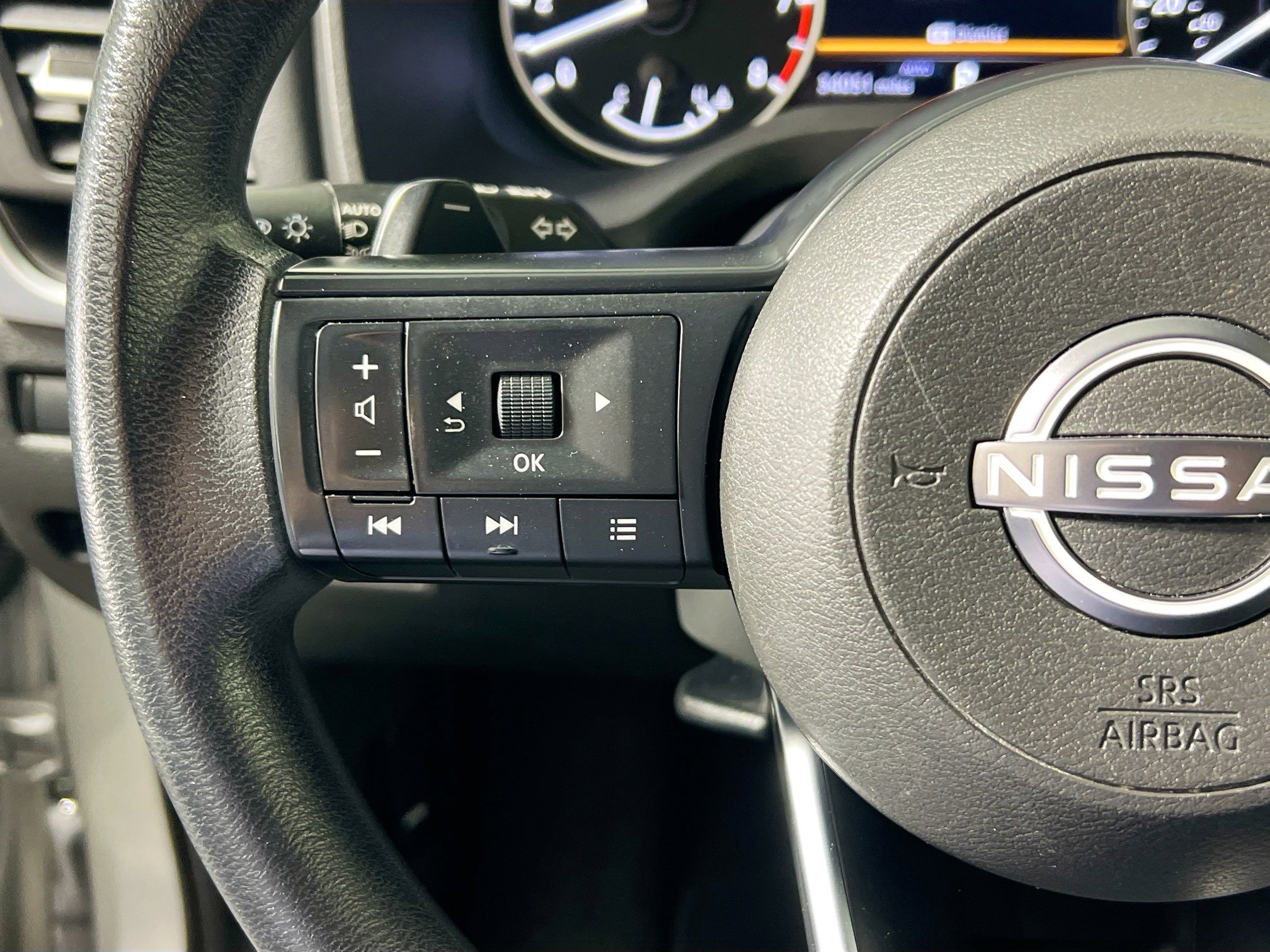 Used 2024 Nissan Rogue SV image 18