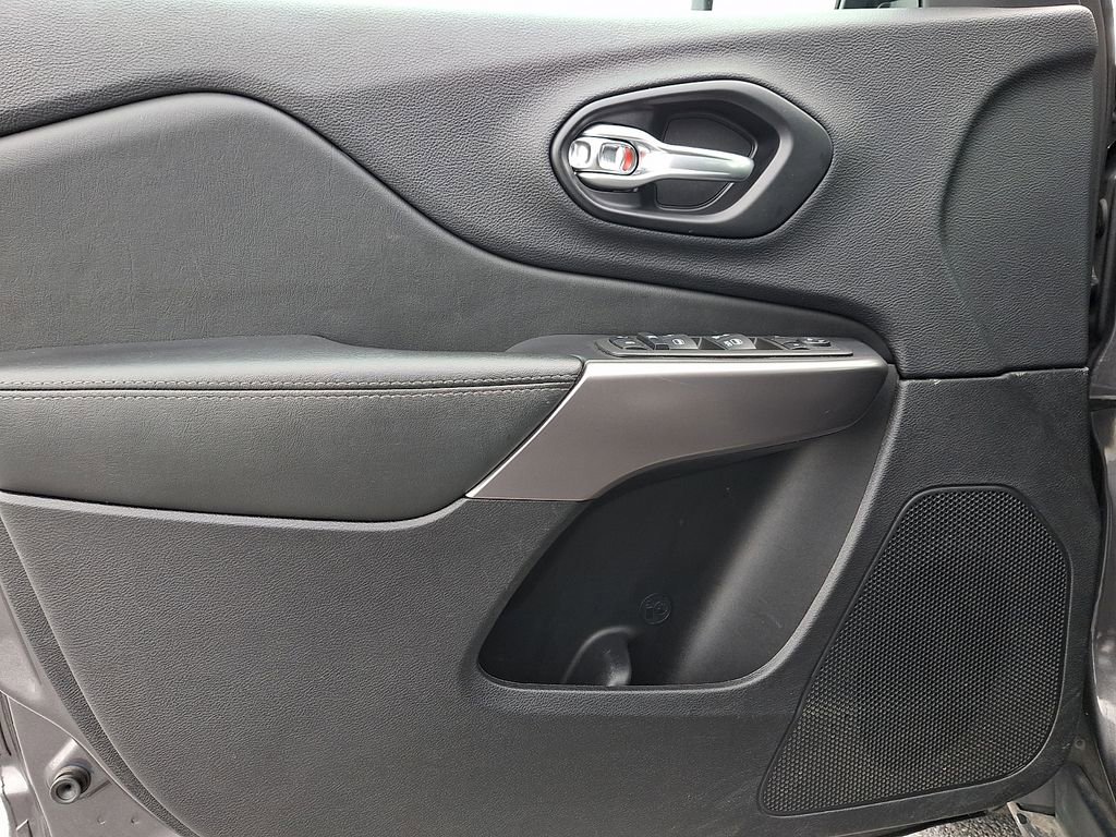 Used 2022 Jeep Cherokee Latitude Lux w/ Sun & Sound Group image 12