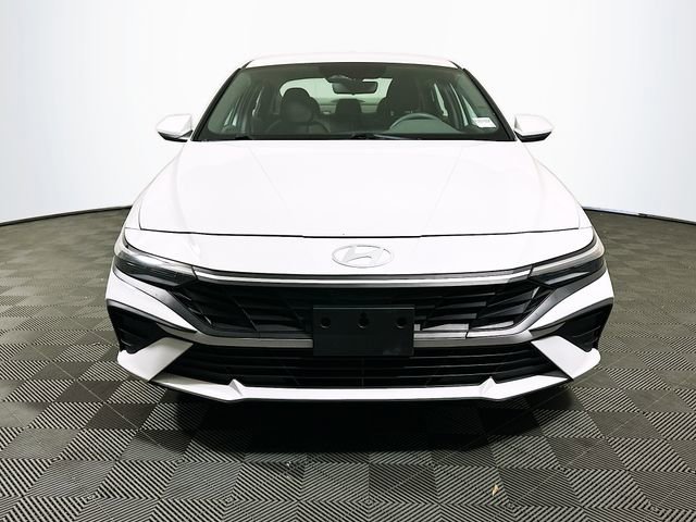 Used 2024 Hyundai Elantra SEL image 3