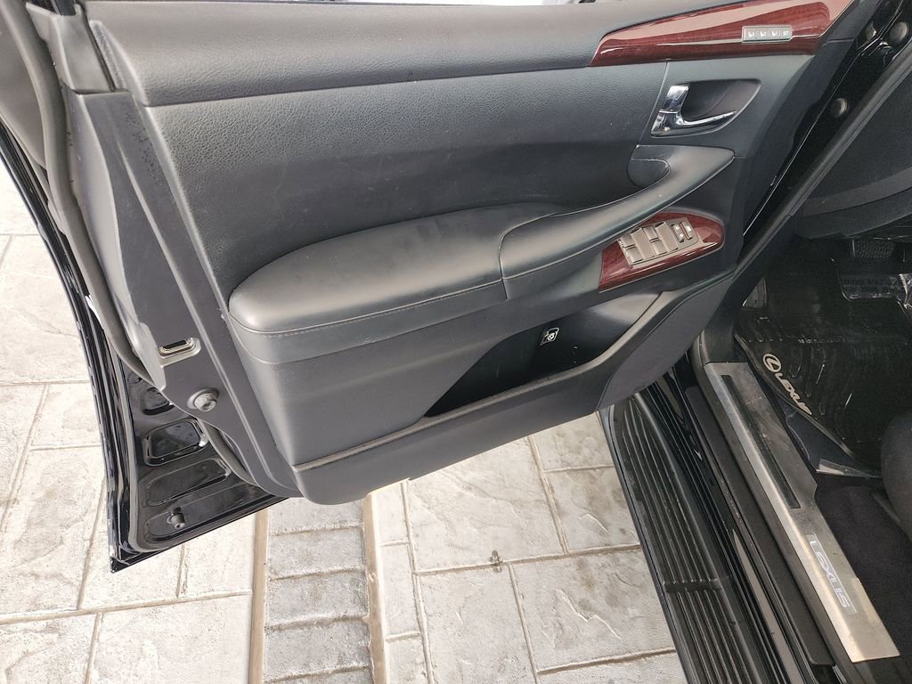Used 2014 Lexus LX 570 4WD w/ Luxury Package image 31