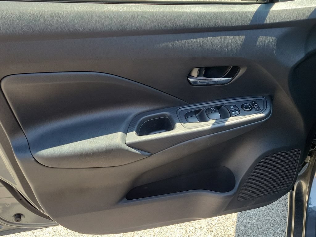 Used 2025 Nissan Versa SV FWD image 17