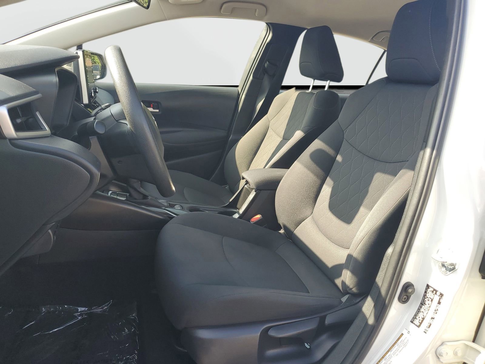 Used 2021 Toyota Corolla LE w/ Carpet Mat Package (TMS) image 17