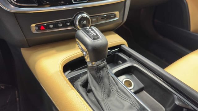 Used 2018 Volvo S90 T5 Momentum FWD image 24