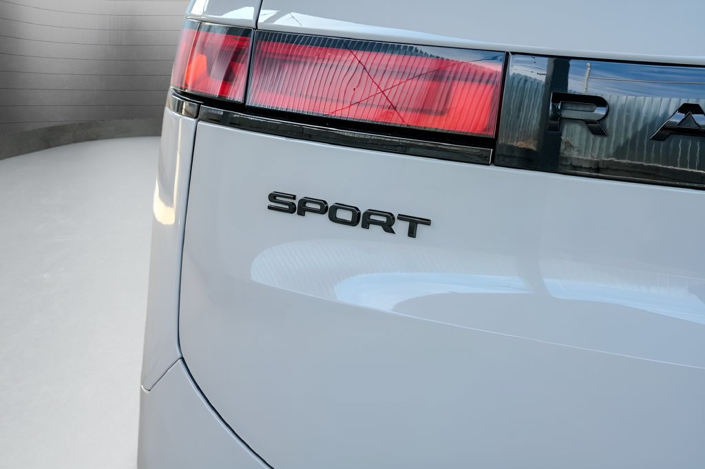 Used 2023 Land Rover Range Rover Sport SE AWD/4WD image 14