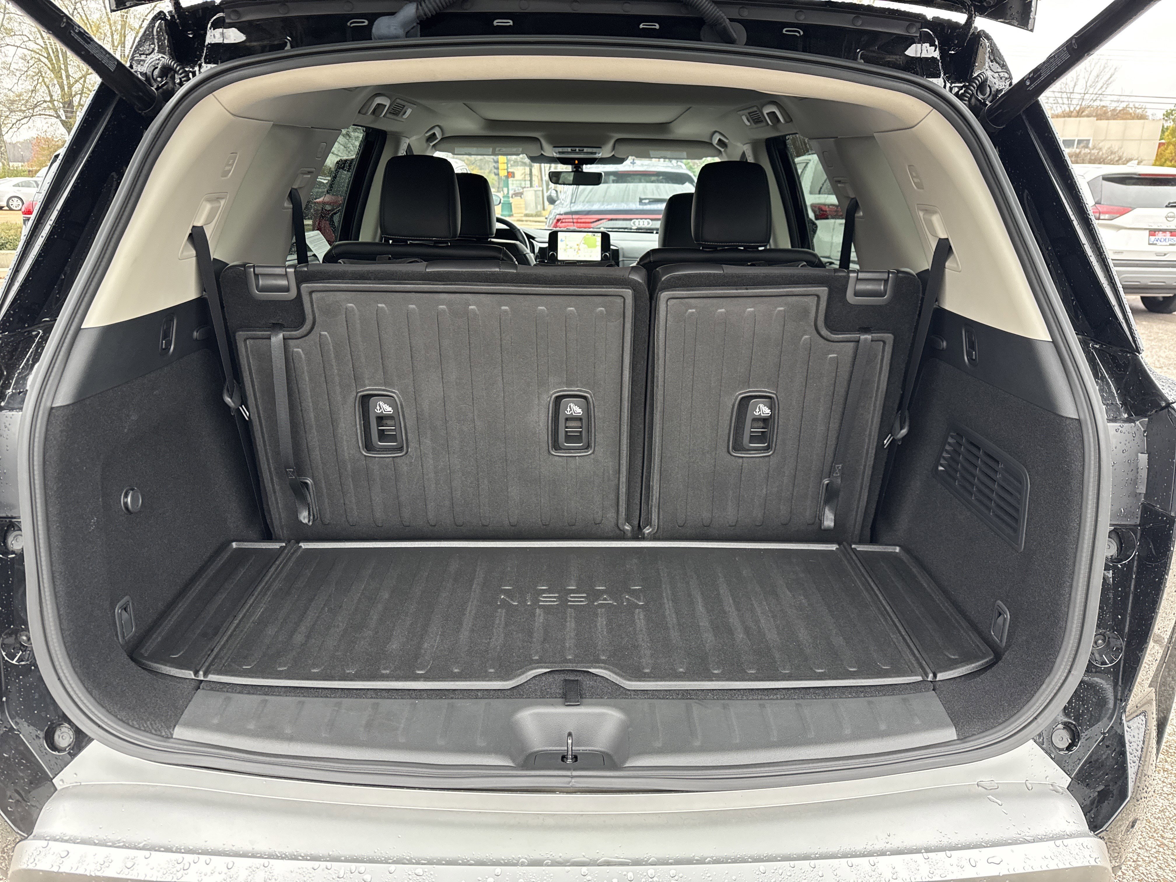 Used 2024 Nissan Pathfinder Platinum image 13