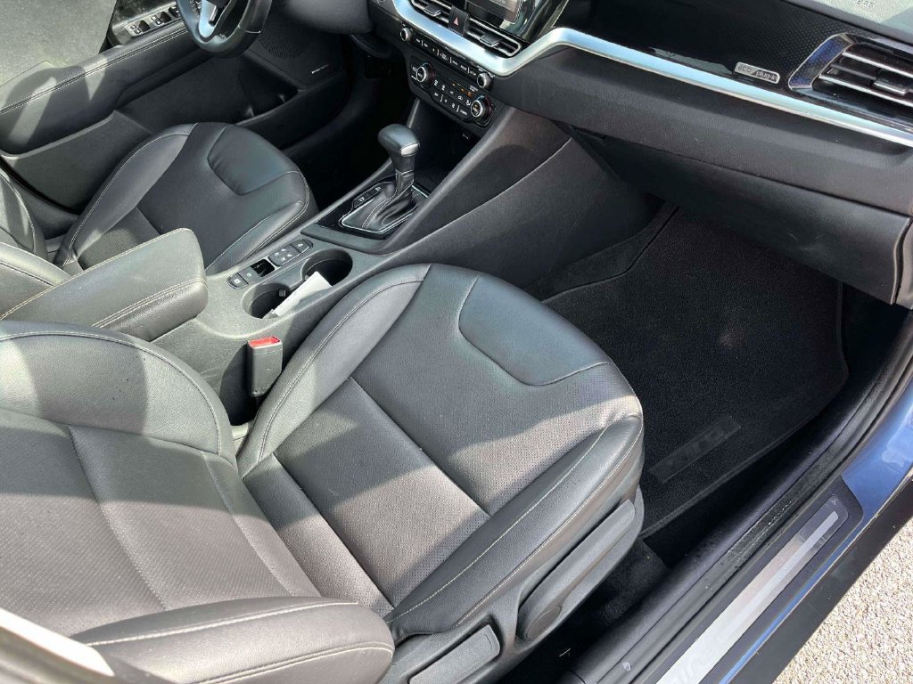 Used 2022 Kia Niro EX Premium FWD image 9