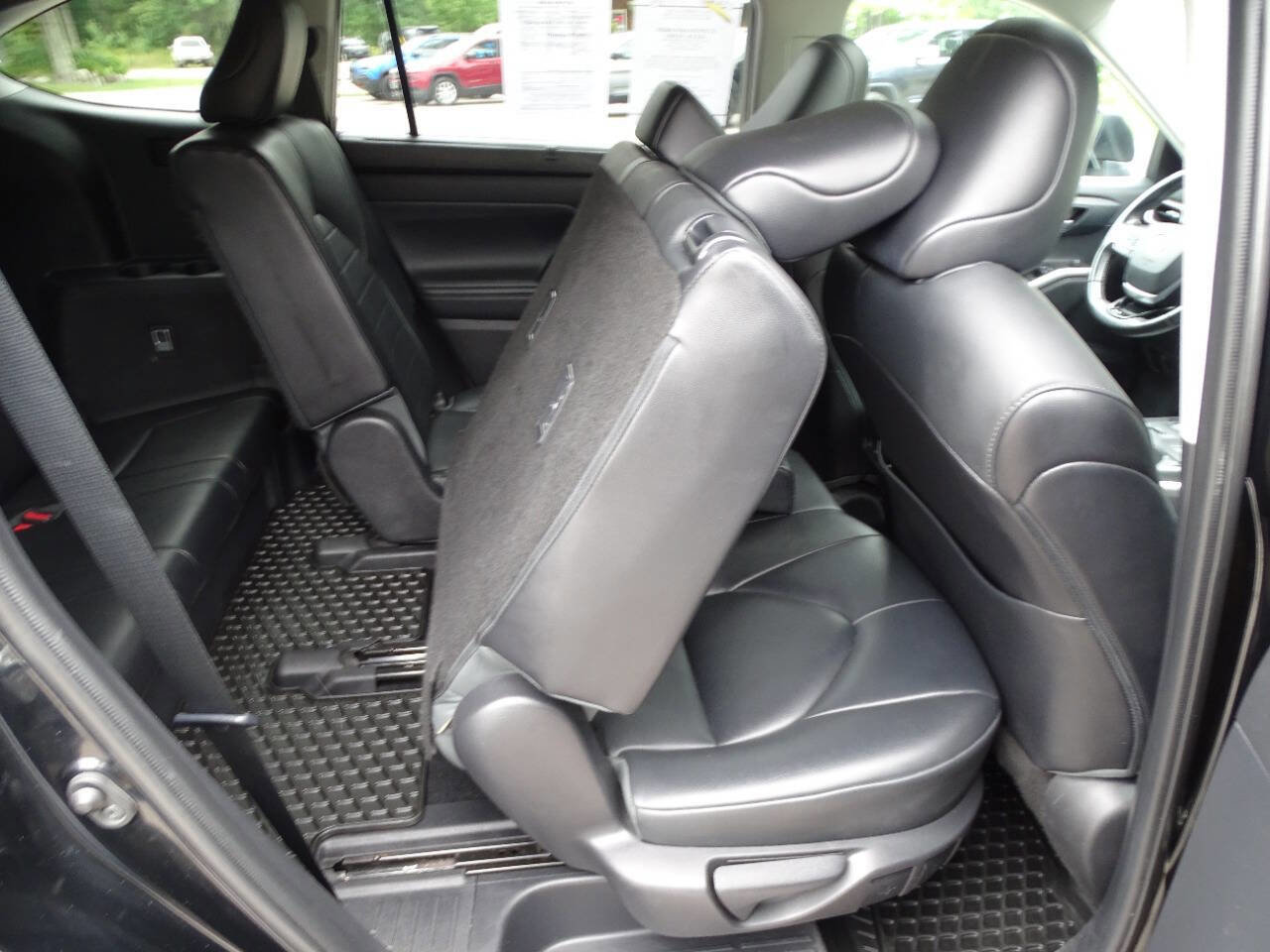 Used 2021 Toyota Highlander XLE image 40