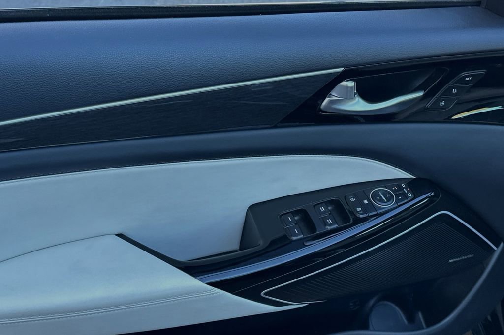 Used 2018 Kia Cadenza Limited w/ Paint Protection Package image 10
