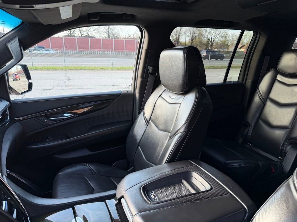 Used 2016 Cadillac Escalade ESV Platinum image 25