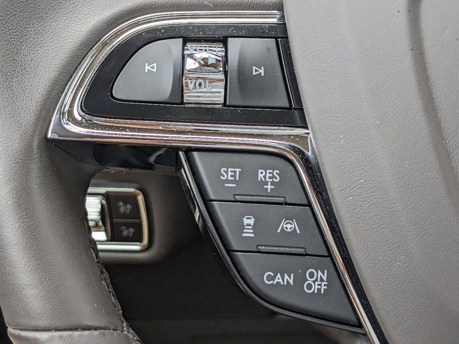 Certified 2023 Lincoln Nautilus Reserve w/ Equipment Group 202A image 27