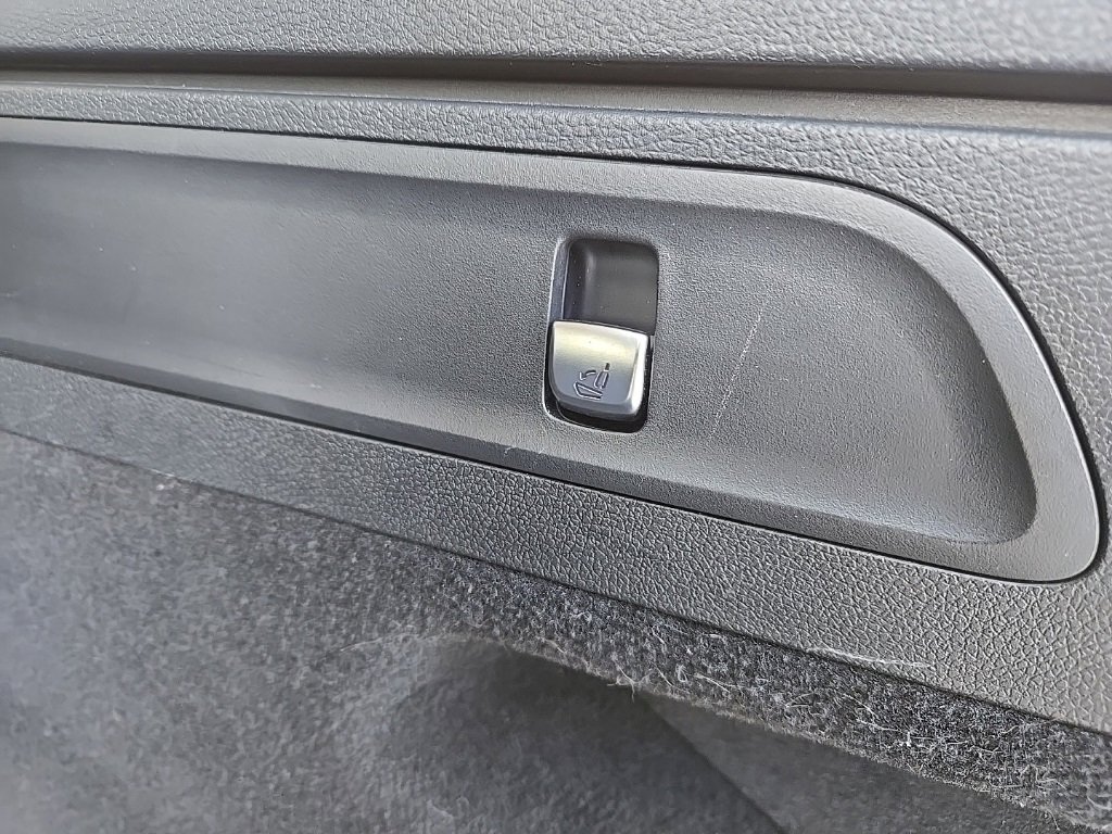 Used 2021 Mercedes-Benz GLC 300 4MATIC image 48