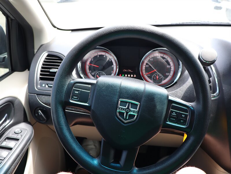 Used 2015 Dodge Grand Caravan SXT FWD image 27