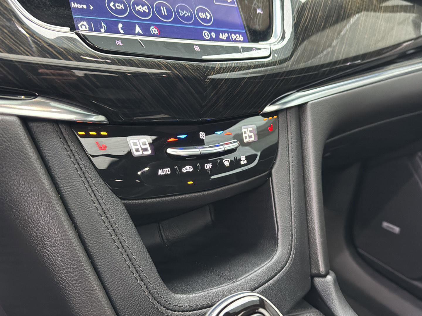 Used 2021 Cadillac XT6 Premium Luxury image 22