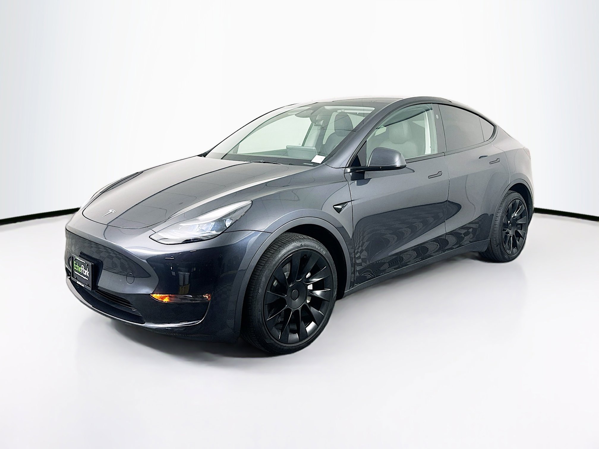 Used 2024 Tesla Model Y Long Range AWD/4WD image 3