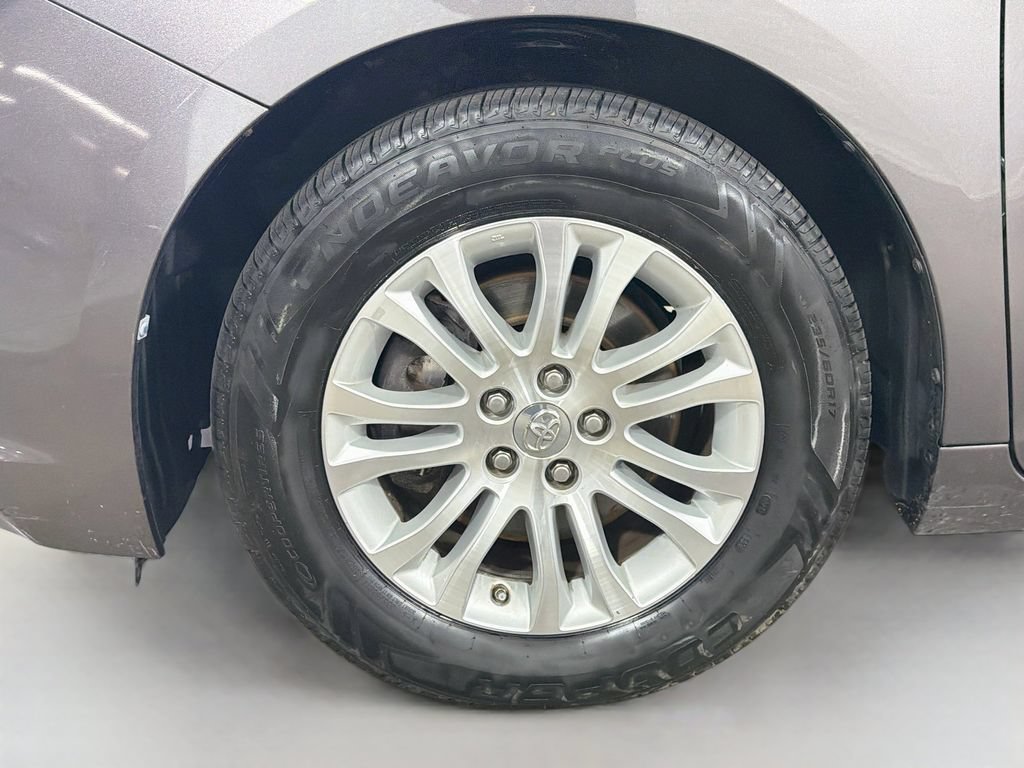 Used 2014 Toyota Sienna XLE FWD image 34