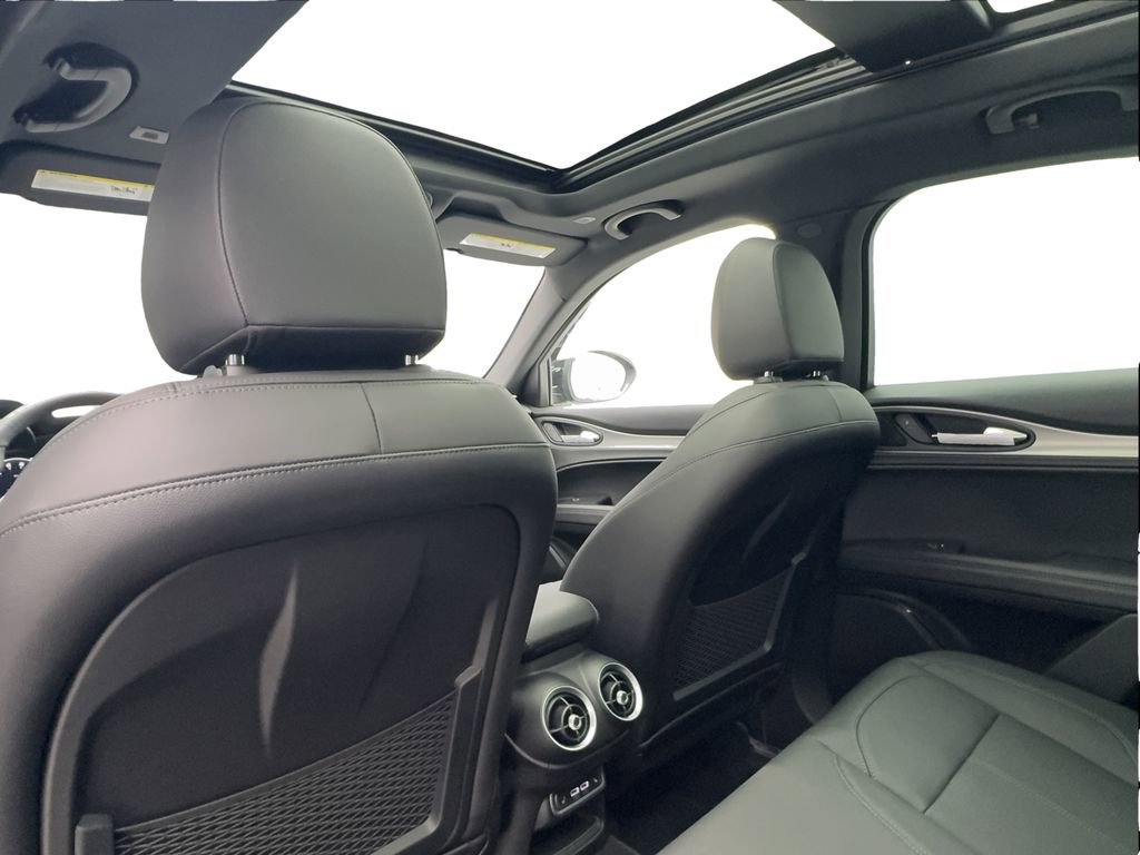 New 2025 Alfa Romeo Stelvio Sprint w/ Convenience Package image 31