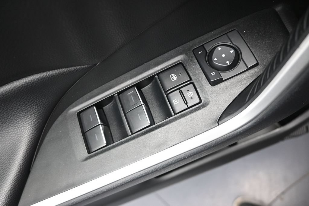 Used 2025 Toyota RAV4 XLE FWD image 20