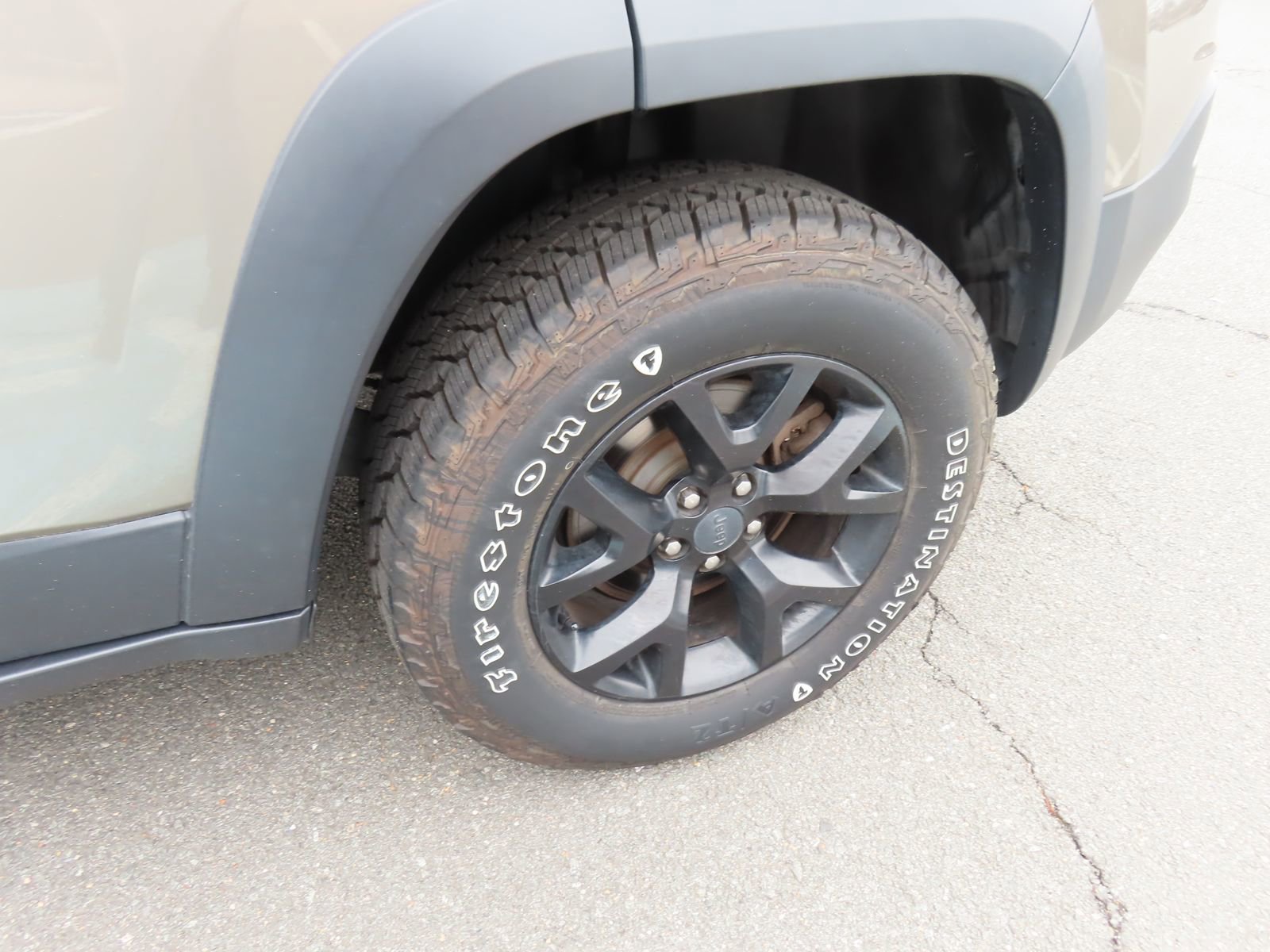 Used 2016 Jeep Cherokee Trailhawk w/ Comfort/Convenience Group image 12