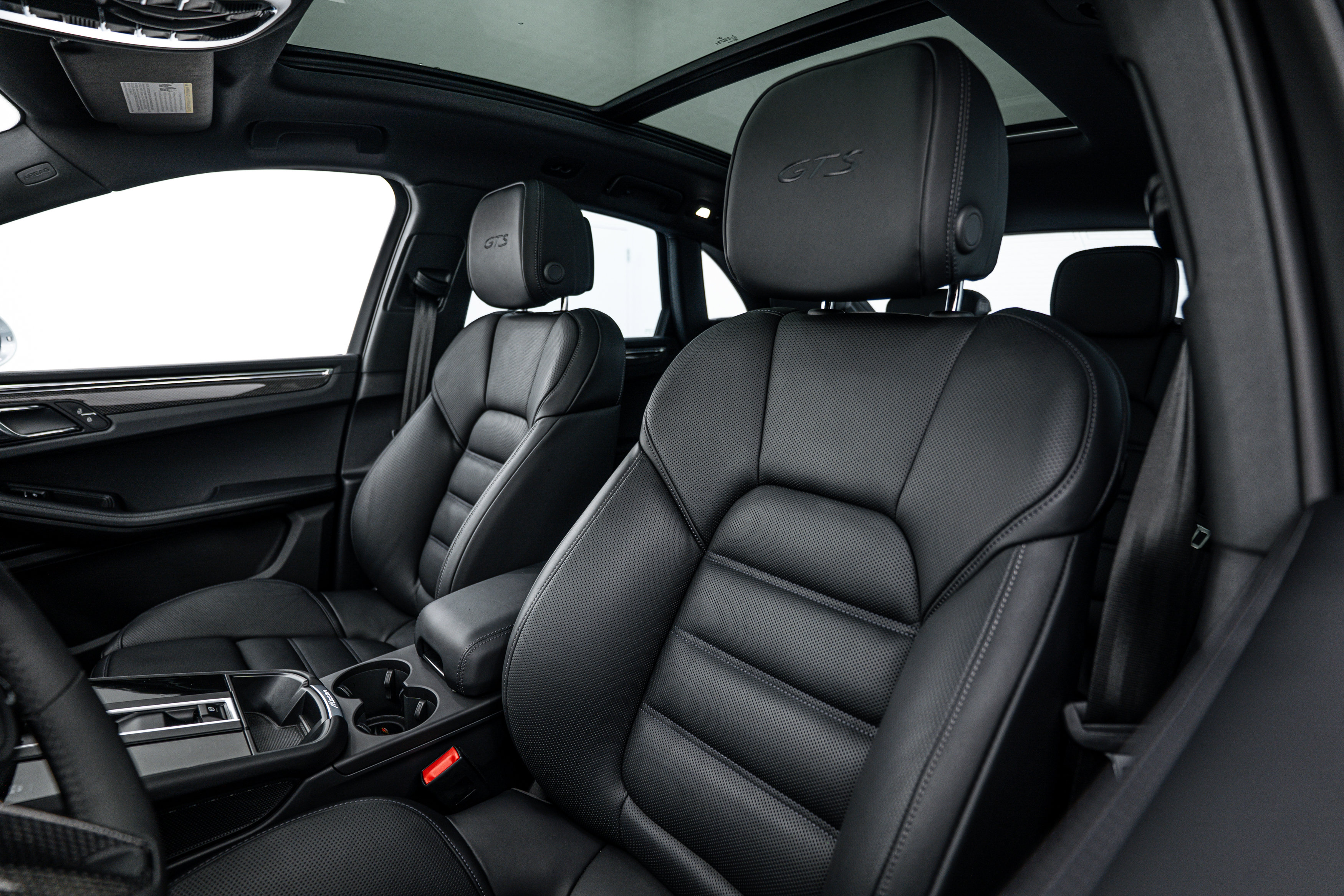 Certified 2026 Porsche Macan GTS image 21