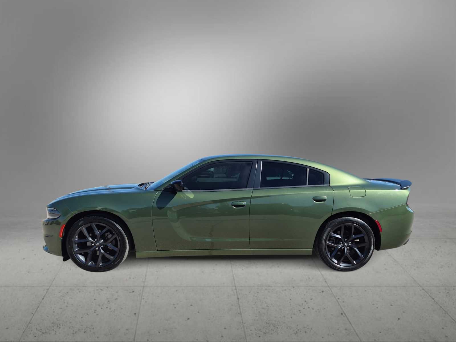 Used 2022 Dodge Charger SXT w/ Blacktop Package RWD image 5