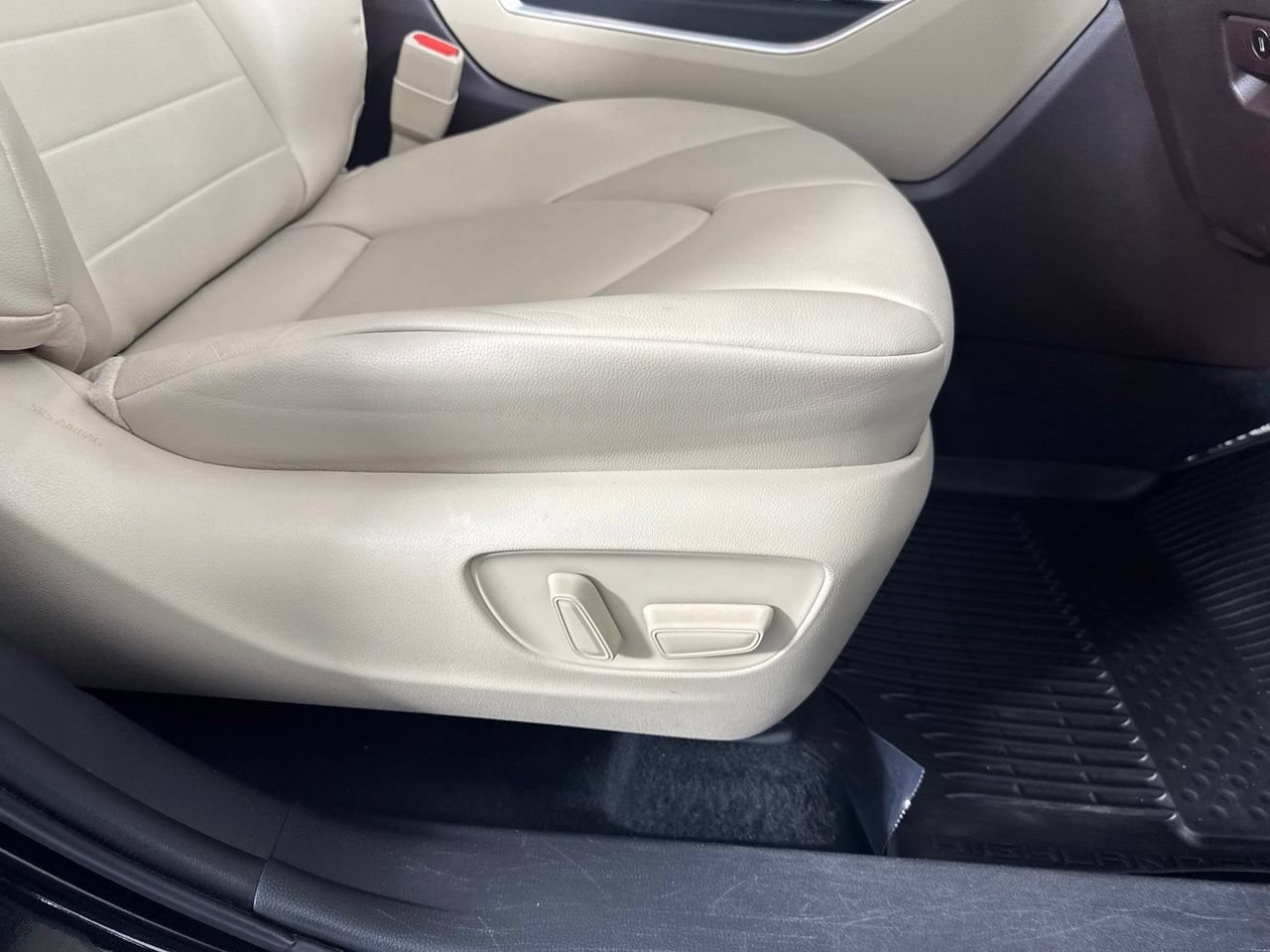 Used 2022 Toyota Highlander XLE FWD image 36