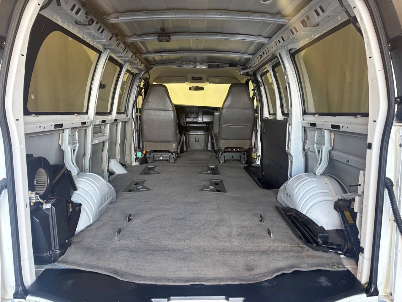 Used 2006 Chevrolet Express 2500 Passenger w/ LT Preferred Equipment Group RWD image 12