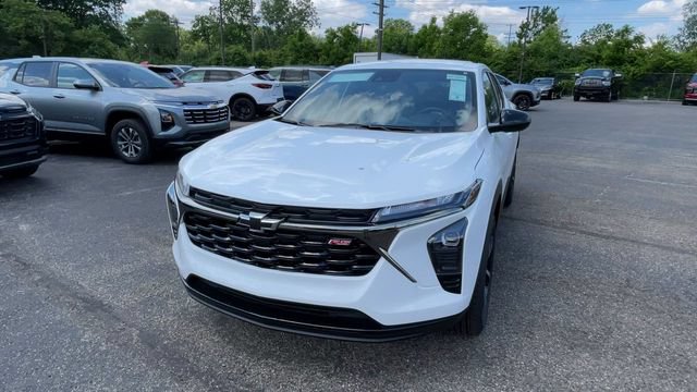 New 2026 Chevrolet Trax RS w/ Driver Confidence Package FWD image 5