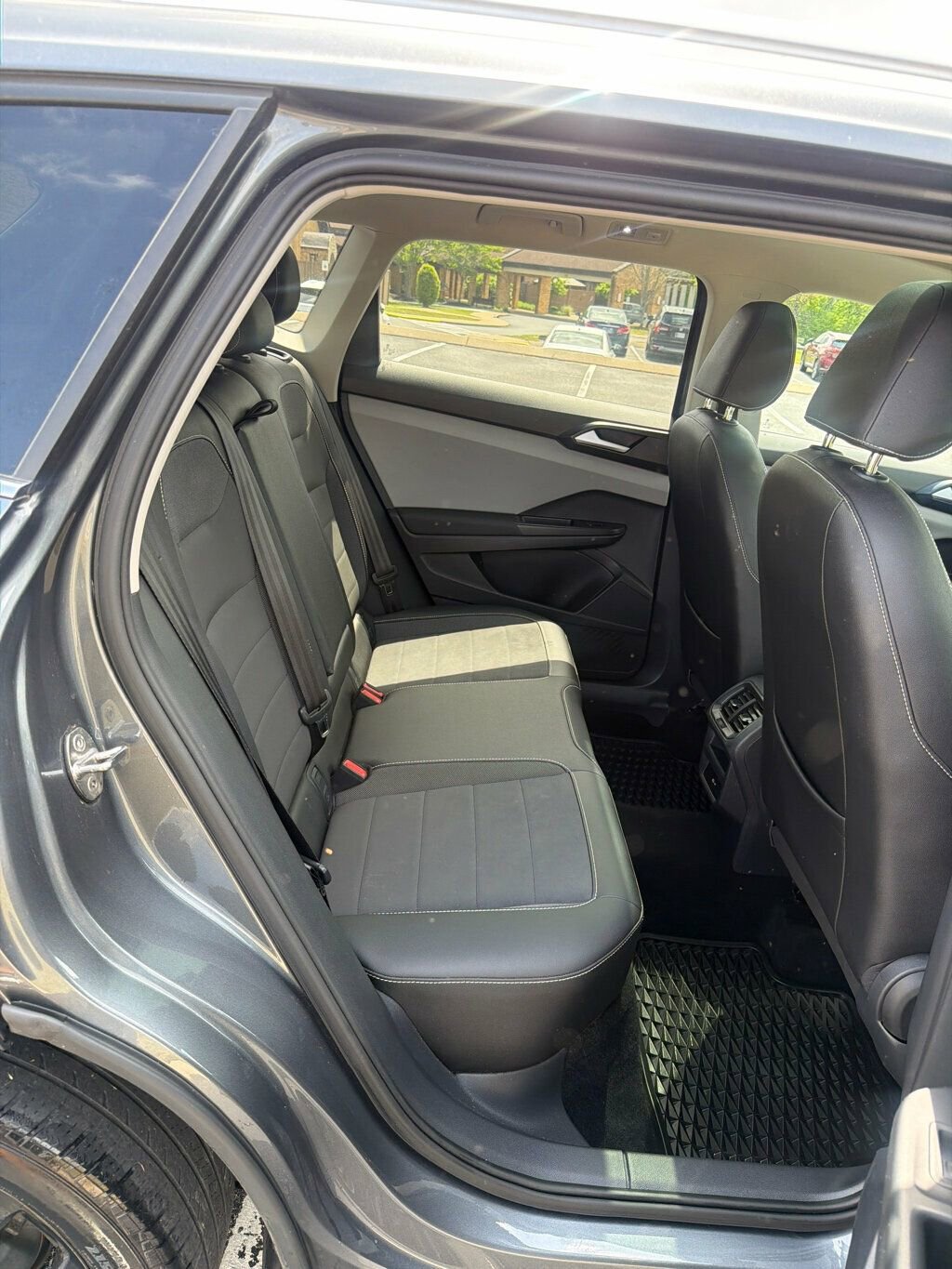 Used 2022 Volkswagen Taos SE w/ Panoramic Sunroof Package image 14