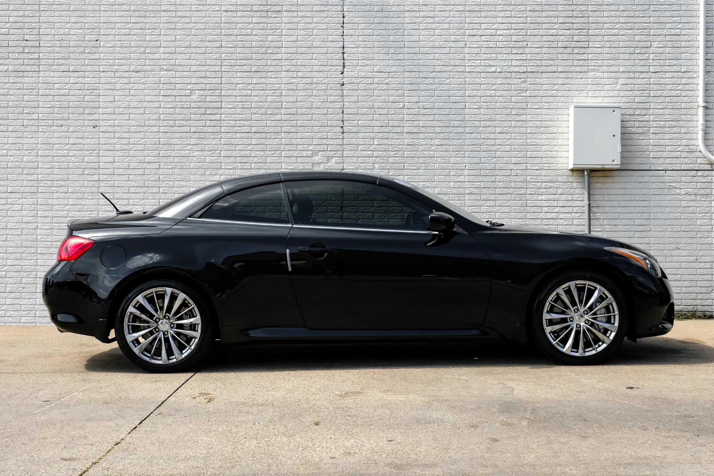 Used 2012 INFINITI G37 Convertible w/ Premium Pkg RWD image 6
