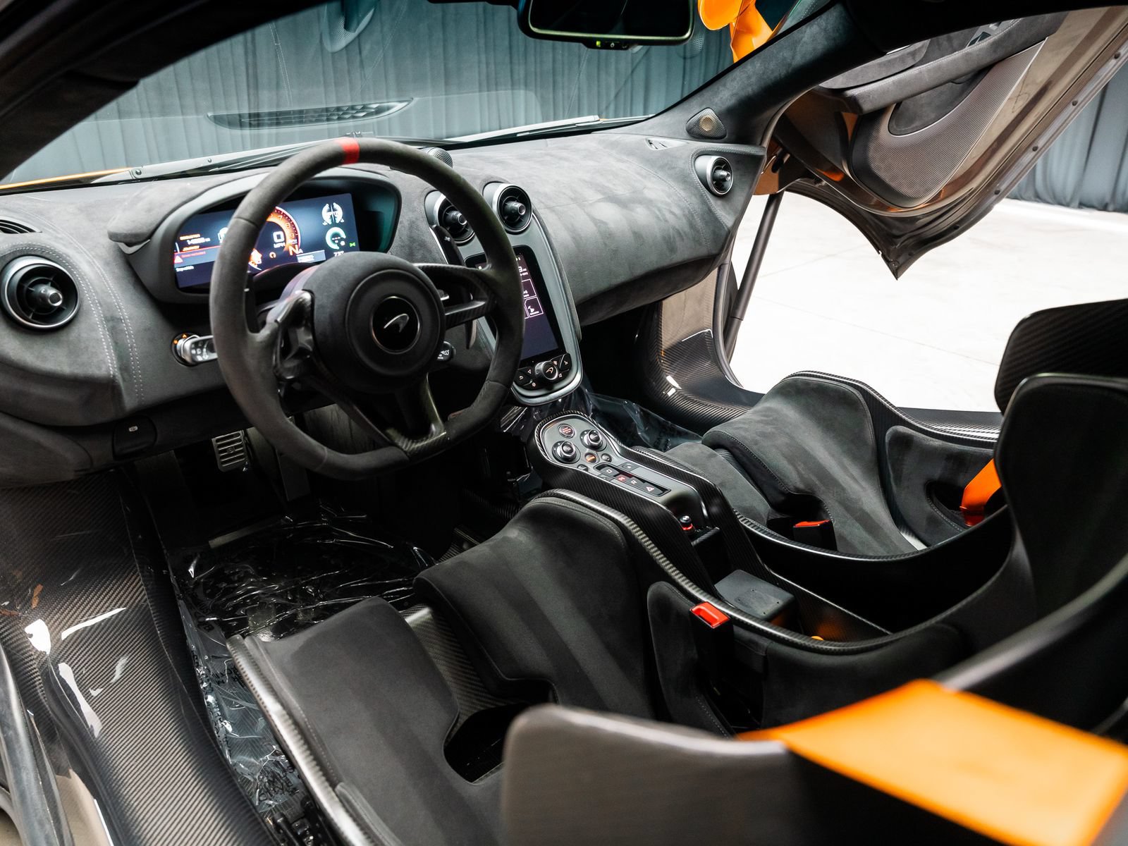 Used 2020 McLaren 620R RWD image 7